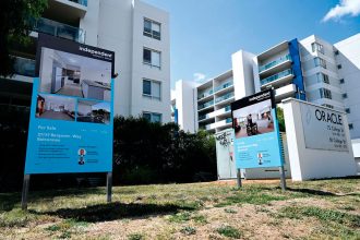 TOUGH TIMES: Big lenders are being urged to support struggling customers. Photo: AAP Images