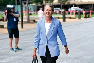 Former LNP candidate Bev Walters outside the Brisbane Supreme Court. Photo: AAP Image/Darren England