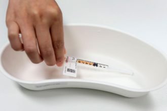 Seniors are being urged to get their COVID-19 booster shot amid a recent spike in cases. Photo: AAP Image/Gaye Gerard