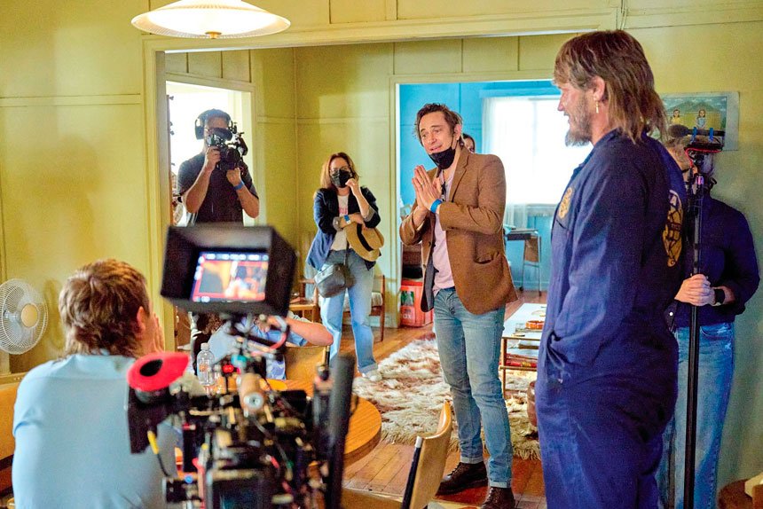 Streamer showers dollars