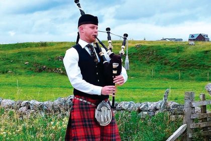 It’s time to bring out your bagpipes and join the new Redlands band.