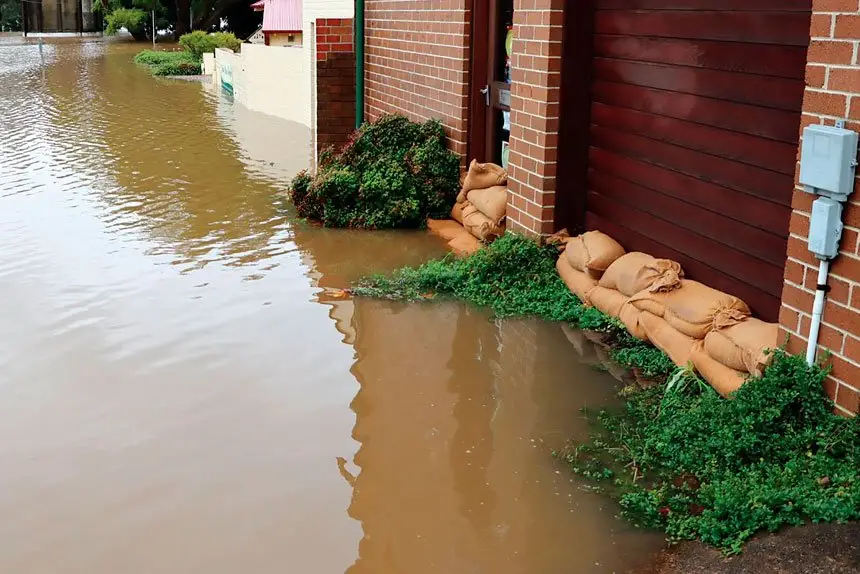 Is the ration of six sandbags to low to save a property?