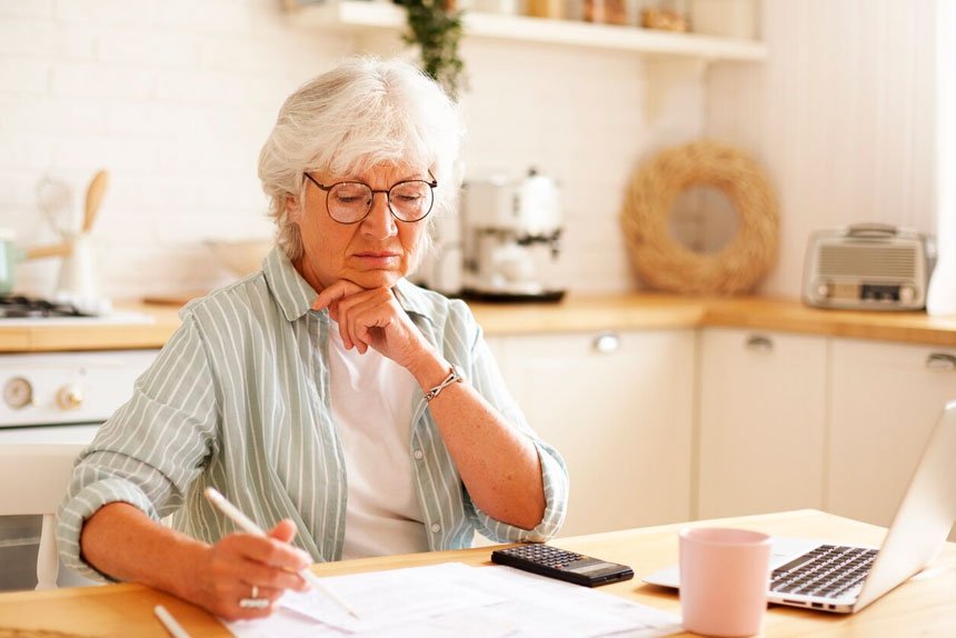Pensioner urges financial awareness when returning to workplace