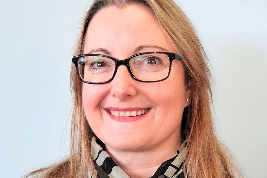 Dr Sarah Cresswell receives AAUT for teaching excellence in sciences PHOTO: supplied