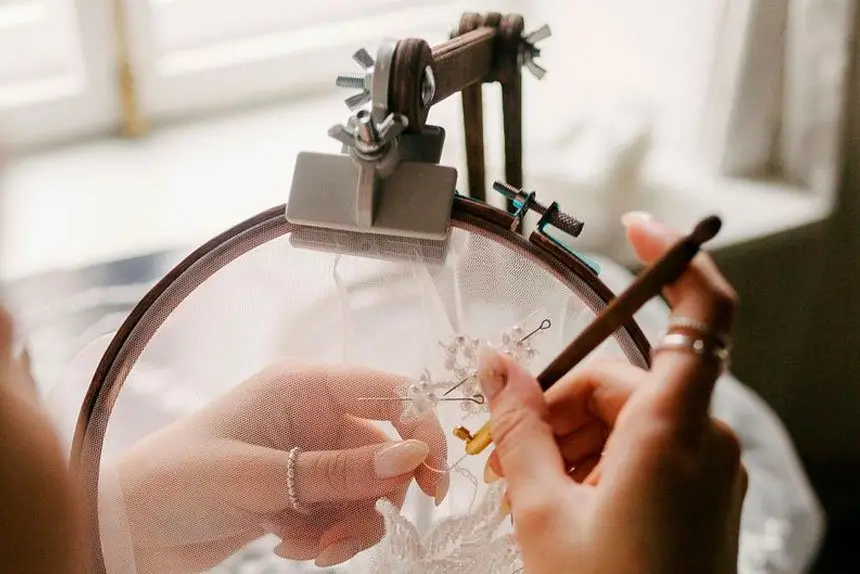 Women’s embroidery records the rich tapestry of history