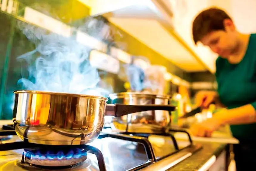 Some neurodivergent people have food aversions. goodbishop/Shutterstock