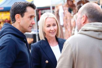 Opposition Leader David Crisafulli and LNP candidate for Redlands Rebecca Young during campaigning.