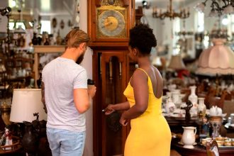 Antique buyers coming to area