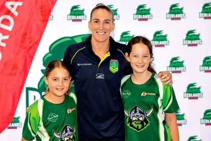 Ali Brigginshaw ran a special training session with the next generation of Redlands female touch stars.