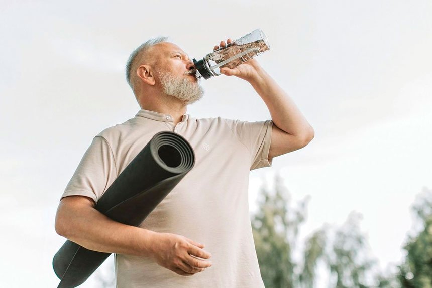 Lightweight, loose-fitting, and light-coloured clothing helps to reflect heat and allow airflow.