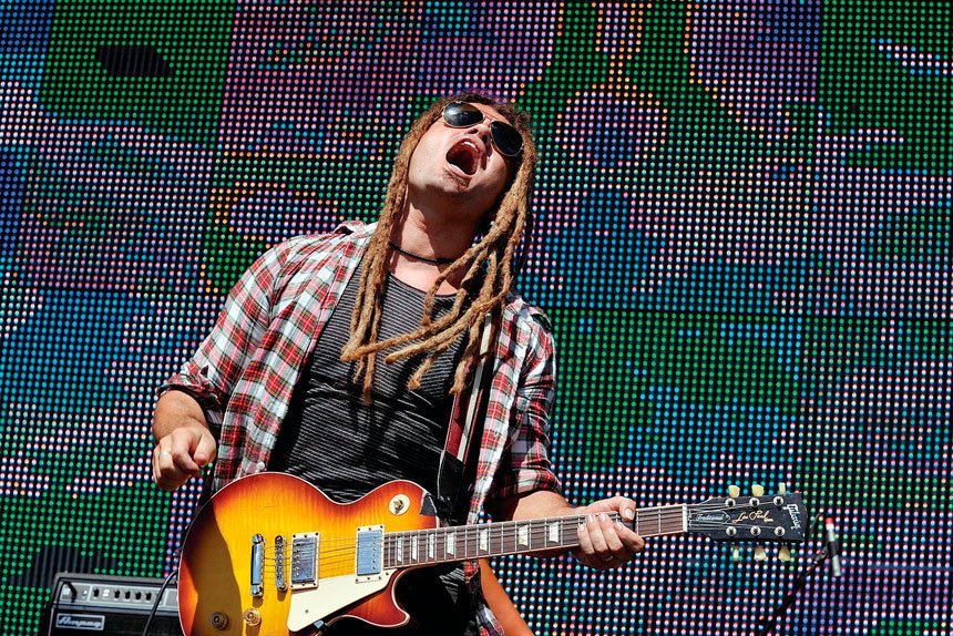 Ash Grunwald performs on stage at the Pyramid Rock Festival on Phillip Island in 2011.