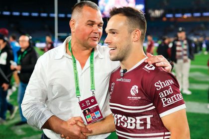 Manly coach Anthony Seibold with Luke Brooks. (AAP Image/Mark Evans)