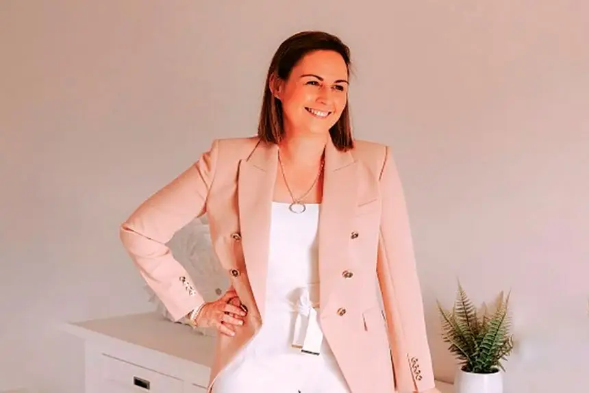 OUTSTANDING SERVICE: Award-winner Melissa Millar acknowledges the support of her team.