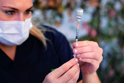 Queensland’s nurses and midwives have intensified their campaign for better wages.