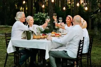 An 80-year study shows that good relationships keep us happier and healthier. PHOTO: PEXELS