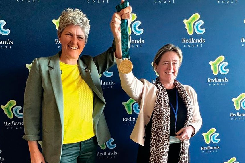 Natalie Cook and Mayor Jos Mitchell with Cook’s gold medal from the 2000 Sydney Olympics.