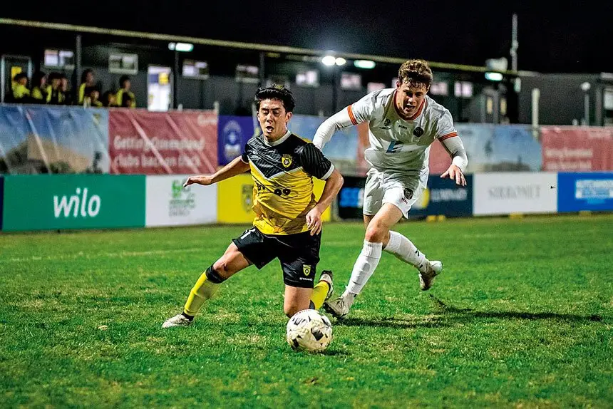 Ryo Emoto takes a tumble.