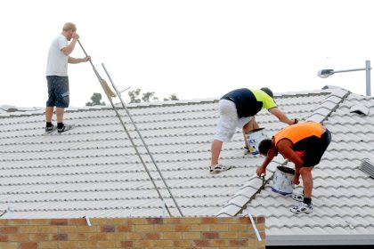 It appears that Bayside companies got the same one-star reviews – copied and pasted. Inset: A recent example of a fake review.